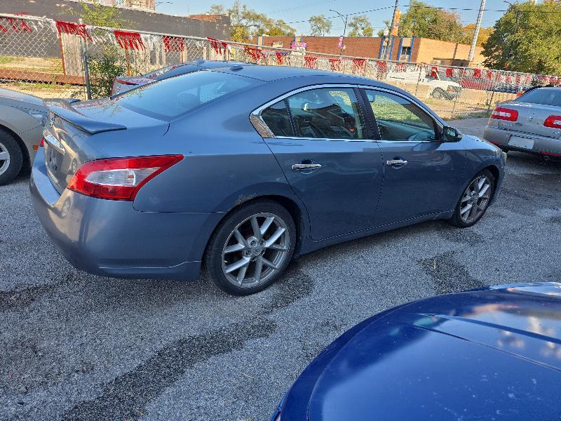 Nissan Maxima S 2011