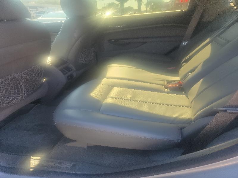 Cadillac SRX Base 2012