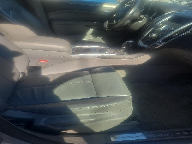 Cadillac SRX Base 2012