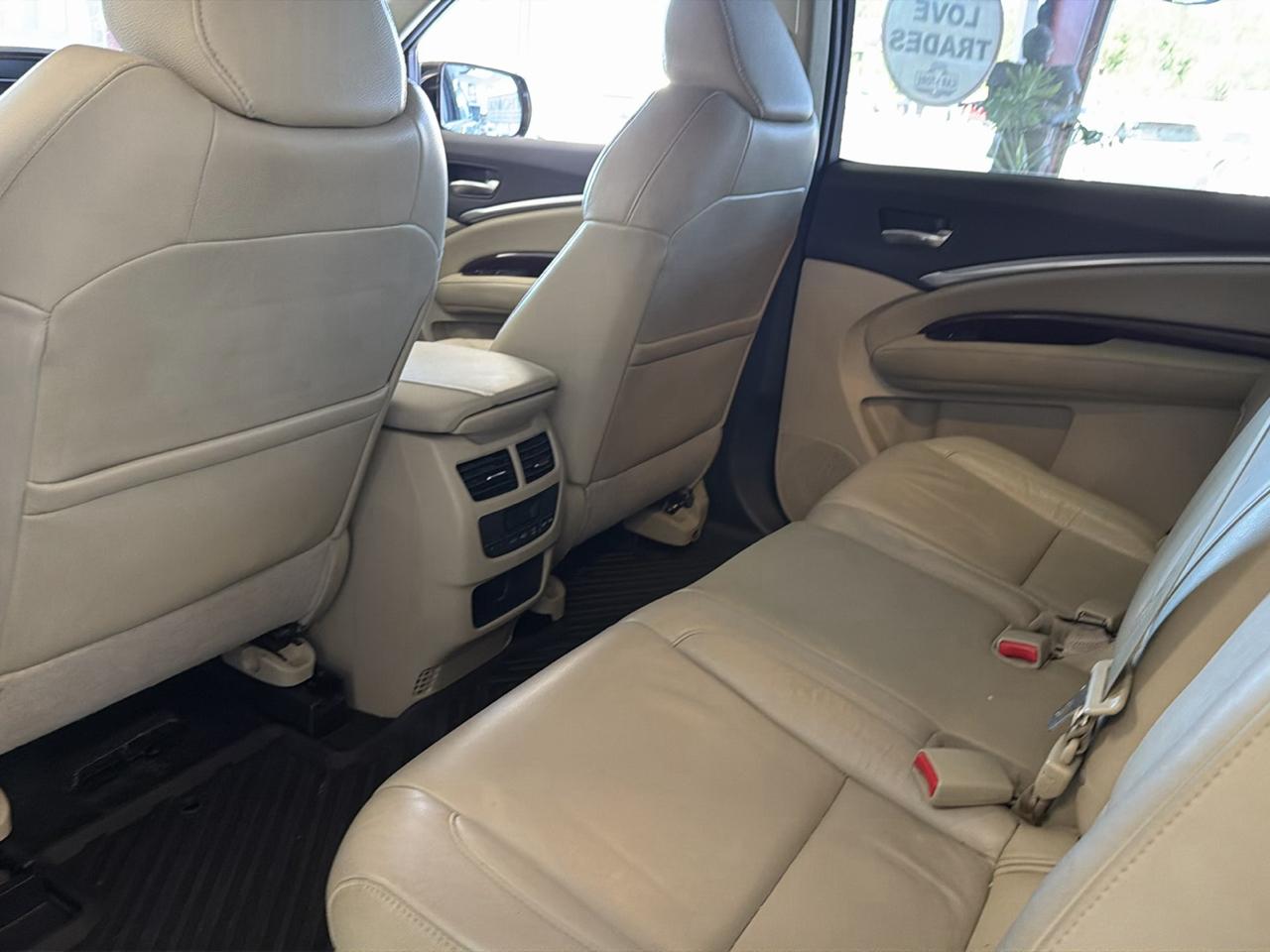 Acura MDX photo 10