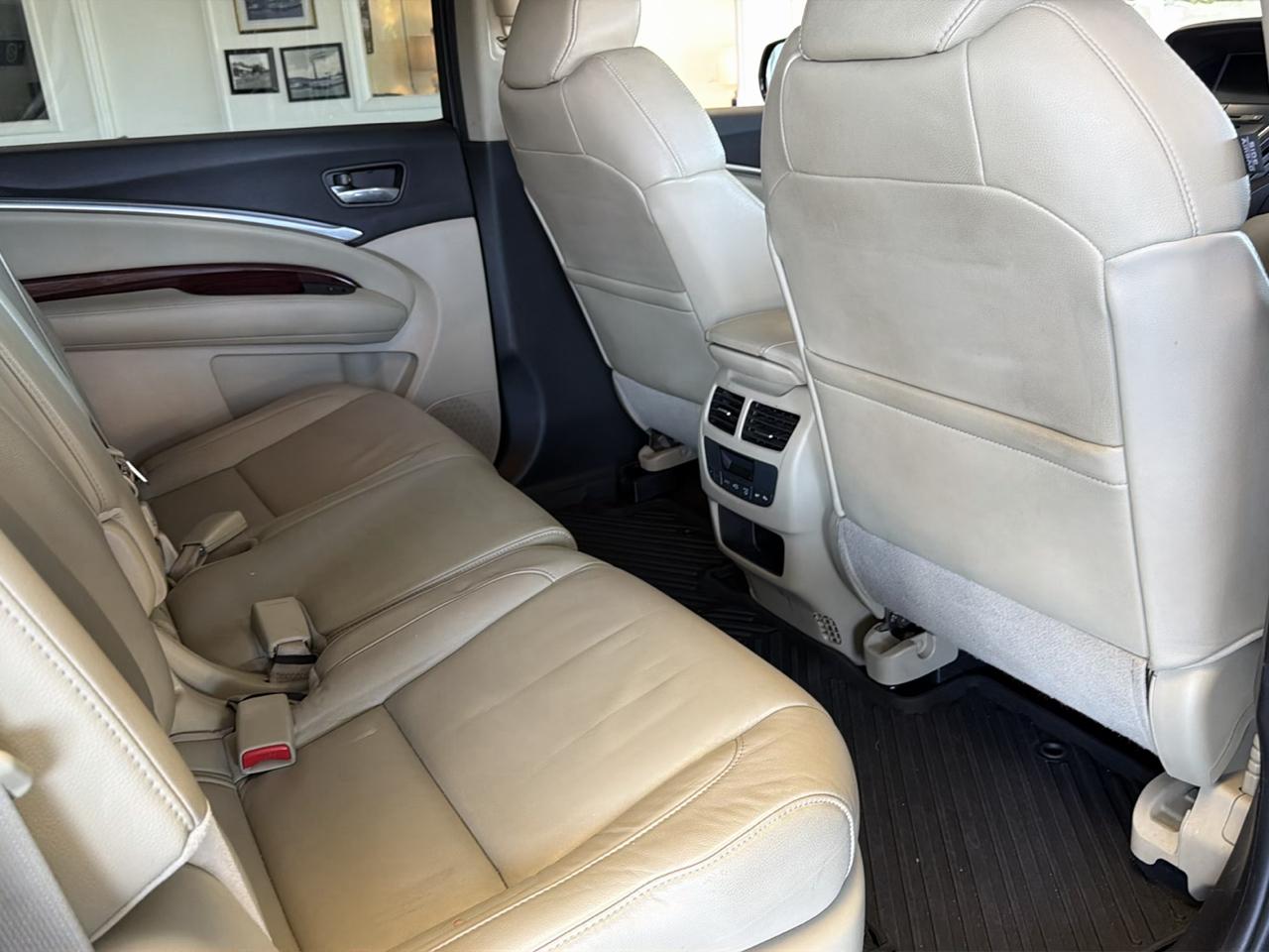 Acura MDX photo 11