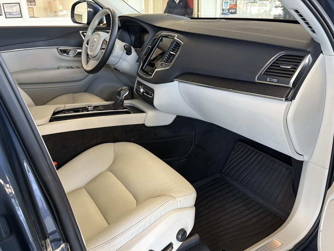 Volvo XC90 T6 Momentum AWD 2020