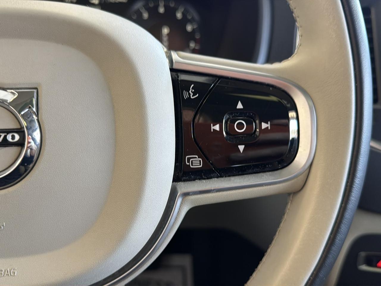 Volvo XC90 T6 Momentum AWD 2020
