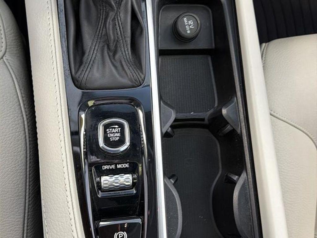 Volvo XC90 T6 Momentum AWD 2020