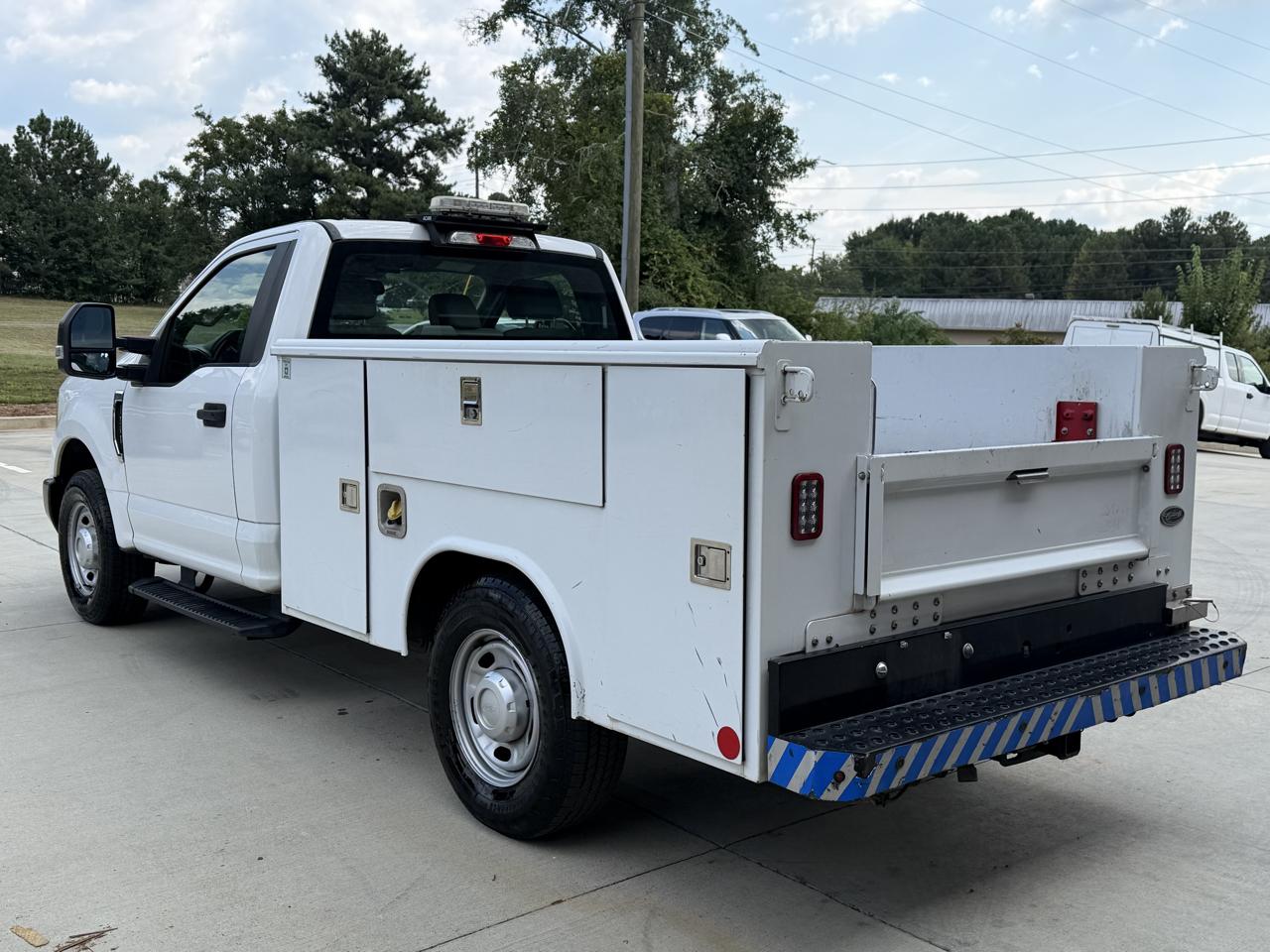 Ford Super Duty F-250 SRW XLT 2WD Reg Cab 8' Box 2017