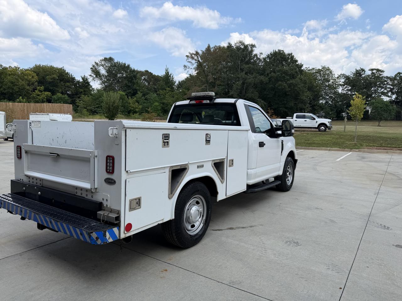 Ford Super Duty F-250 SRW XLT 2WD Reg Cab 8' Box 2017