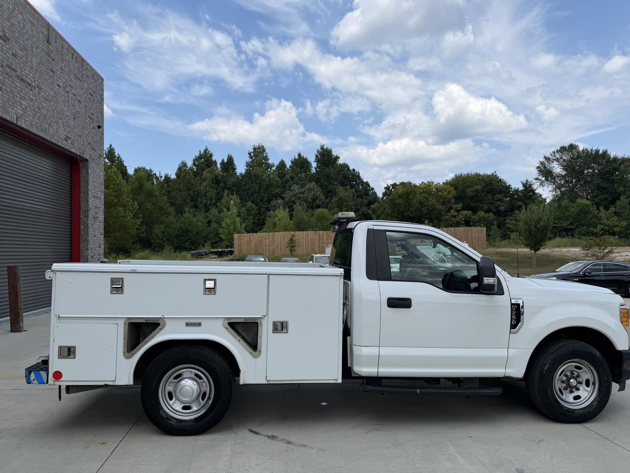 Ford Super Duty F-250 SRW XLT 2WD Reg Cab 8' Box 2017
