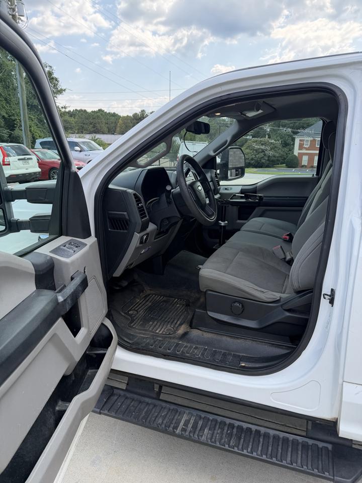 Ford Super Duty F-250 SRW XLT 2WD Reg Cab 8' Box 2017