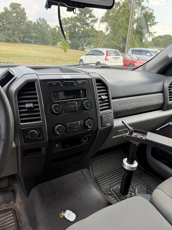 Ford Super Duty F-250 SRW XLT 2WD Reg Cab 8' Box 2017