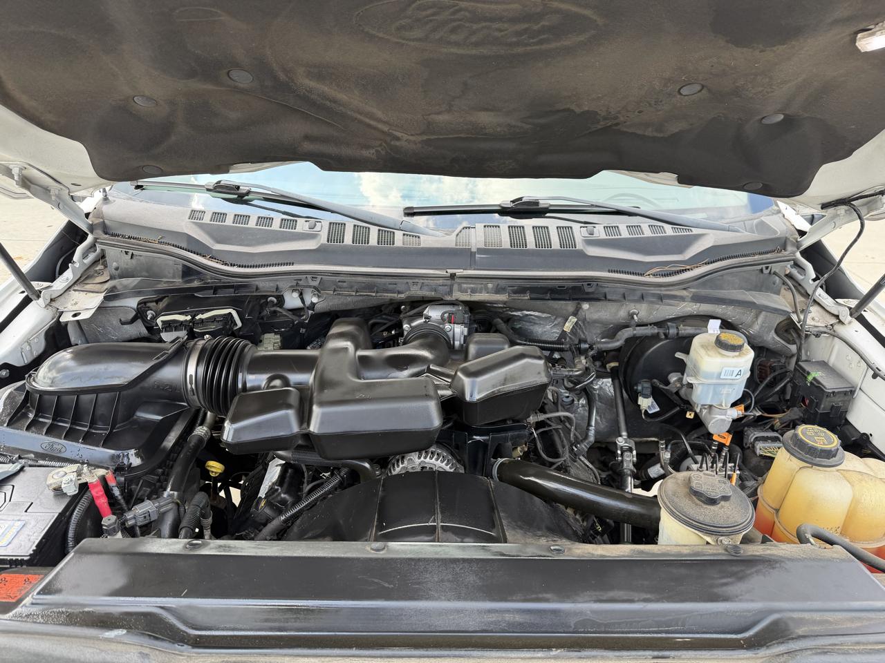 Ford Super Duty F-250 SRW XLT 2WD Reg Cab 8' Box 2017