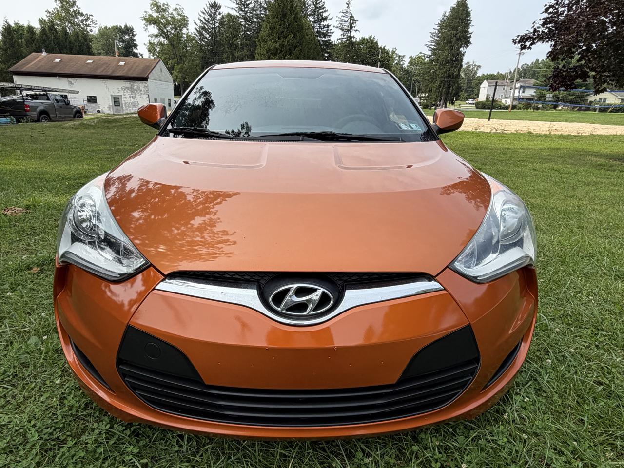 2016 Hyundai Veloster Base - Photo 2