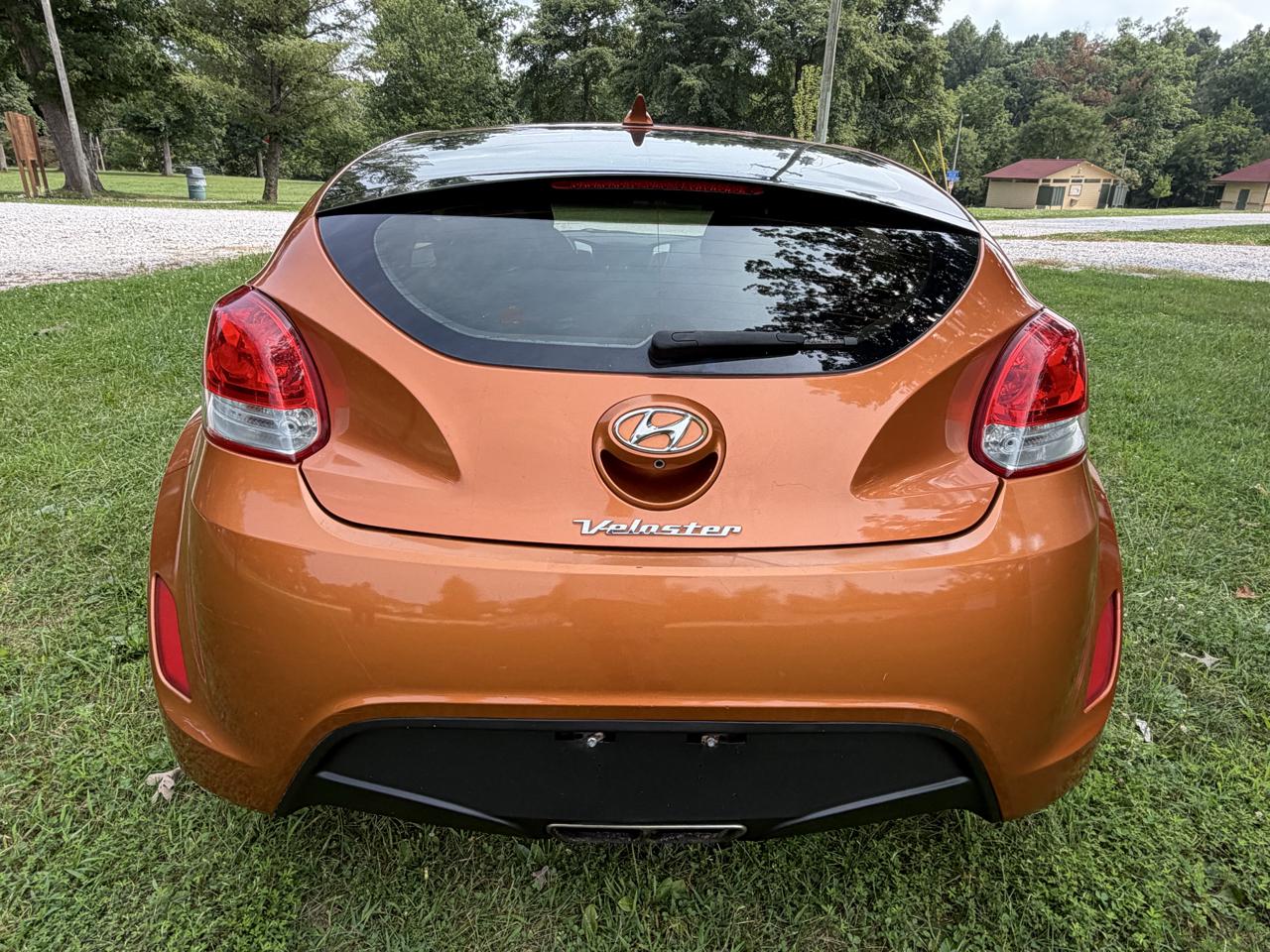 2016 Hyundai Veloster Base - Photo 4