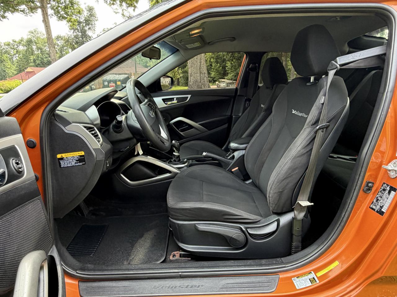 2016 Hyundai Veloster Base - Photo 6