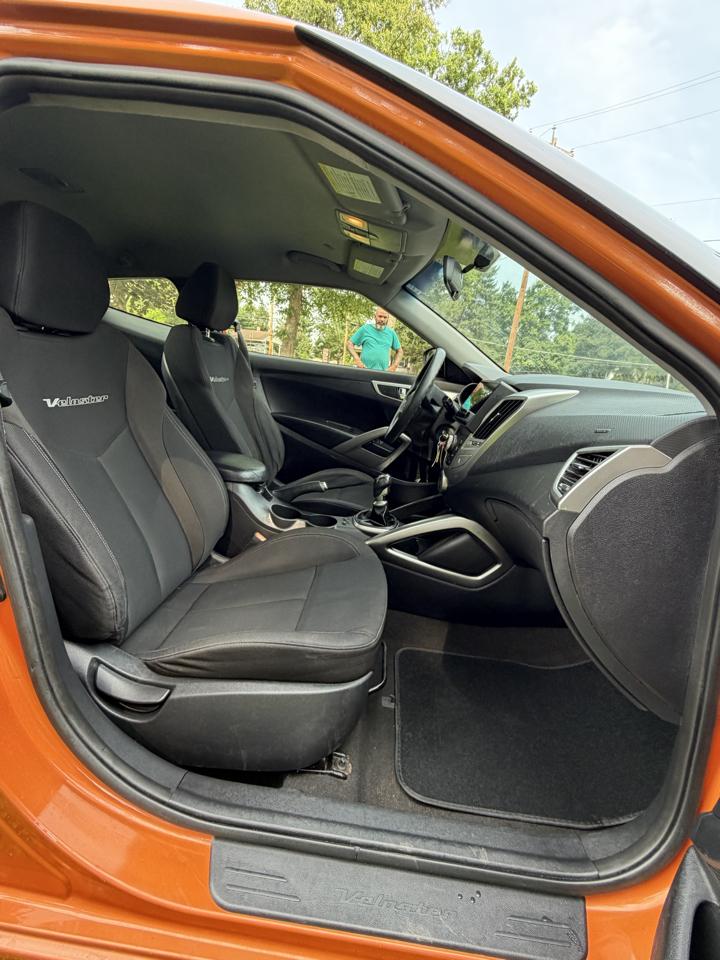 2016 Hyundai Veloster Base - Photo 7