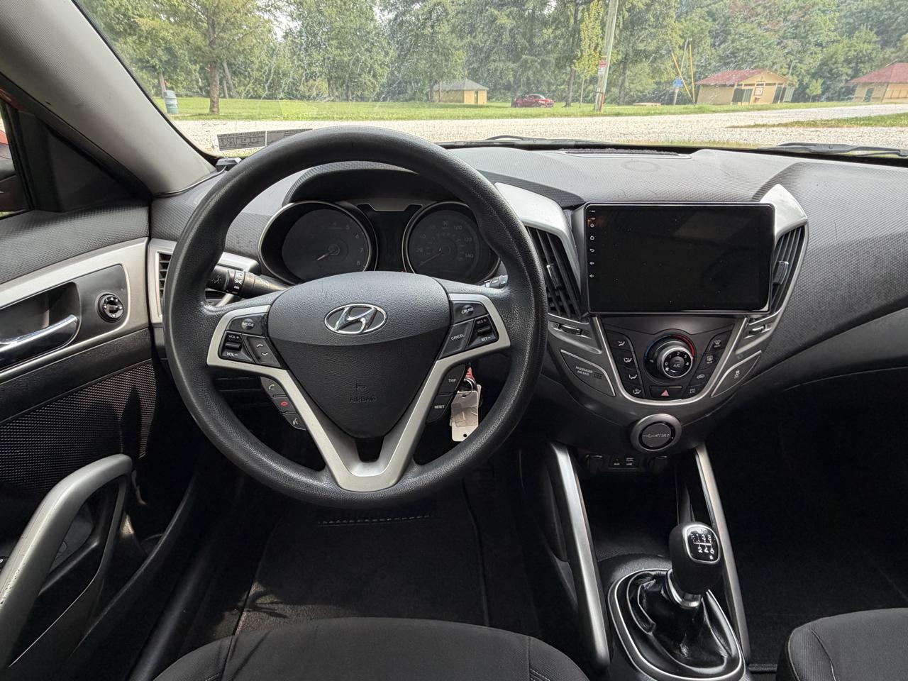 2016 Hyundai Veloster Base - Photo 9