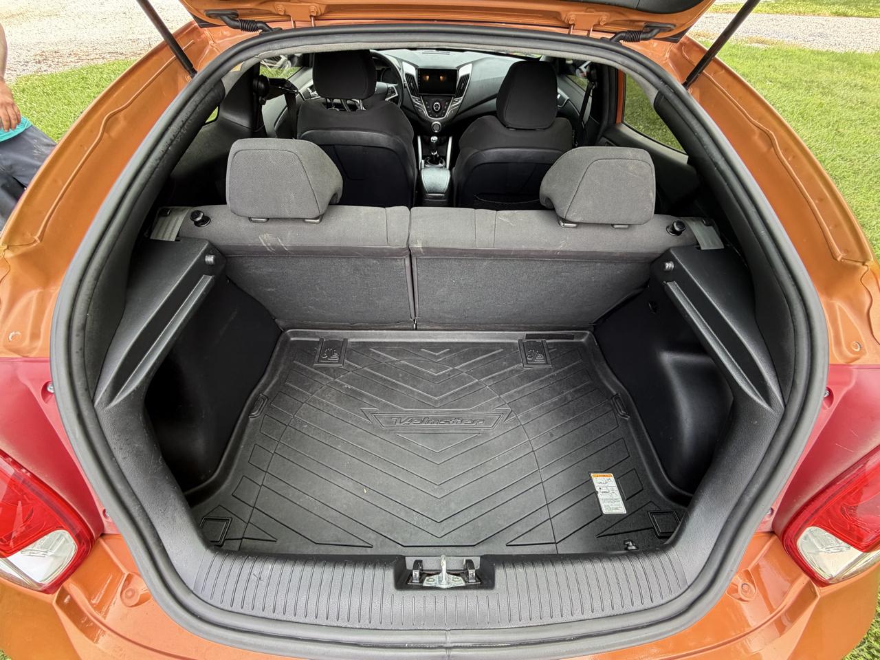 2016 Hyundai Veloster Base - Photo 11