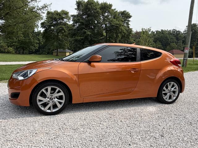 2016 Hyundai Veloster FWD with Yellow Accent Interior