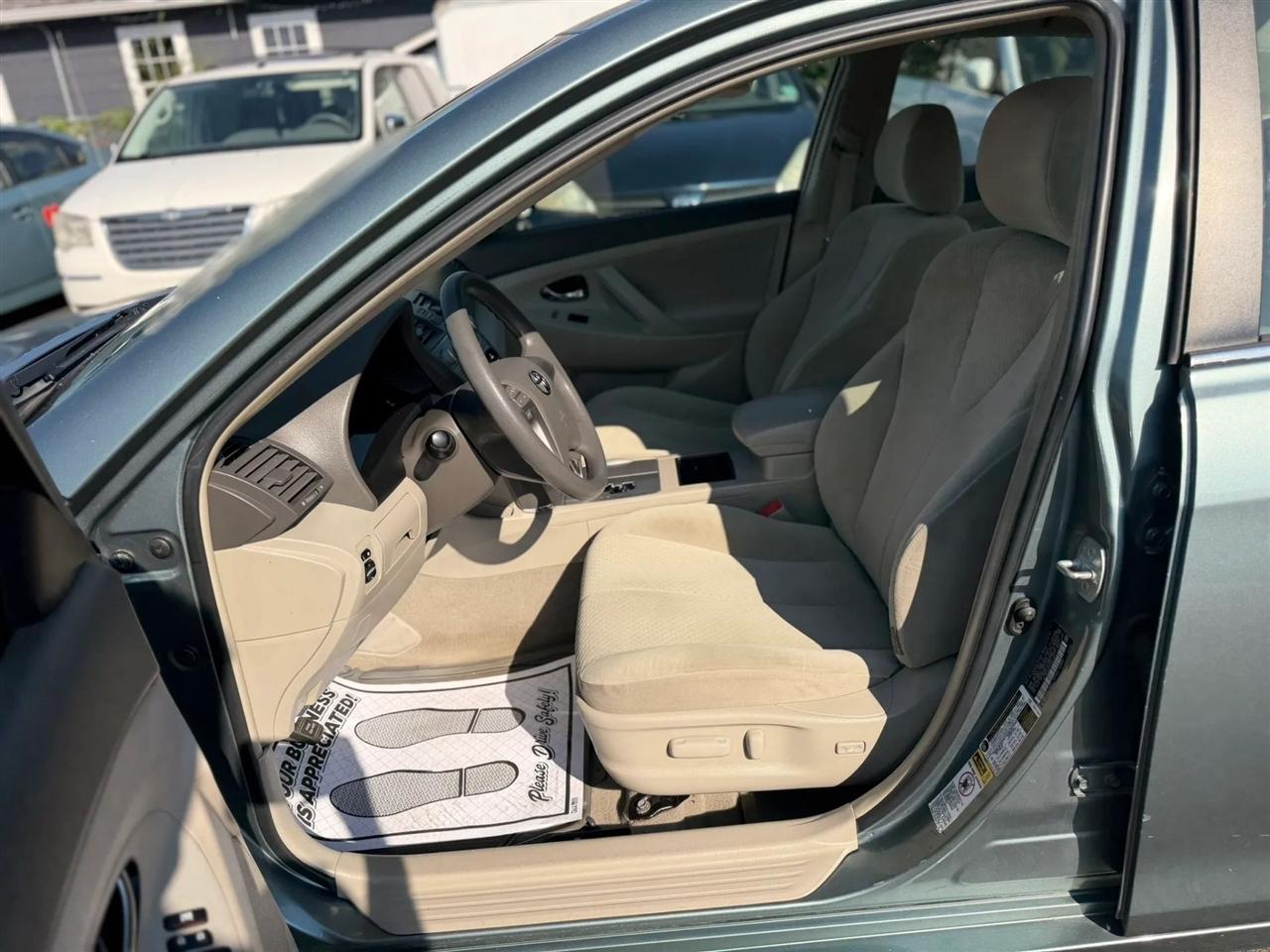 Toyota Camry XLE 5-Spd AT 2009