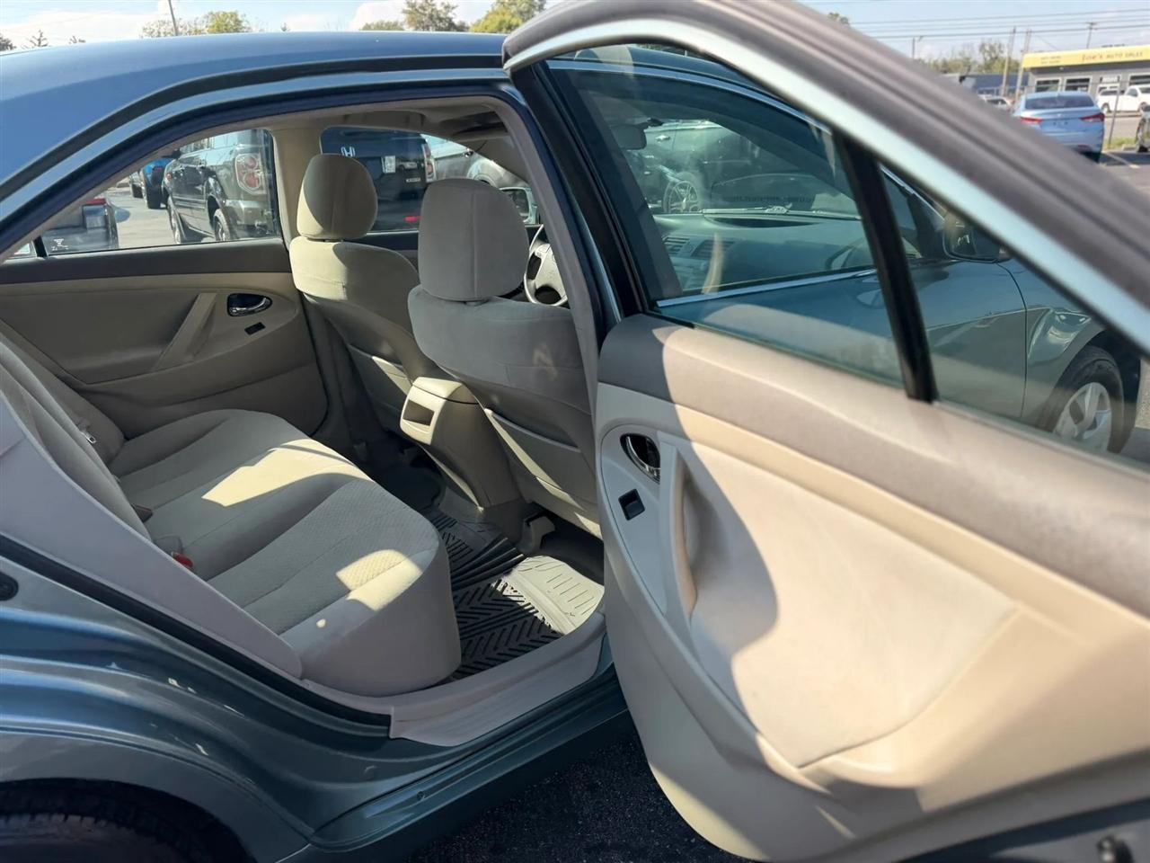 Toyota Camry XLE 5-Spd AT 2009