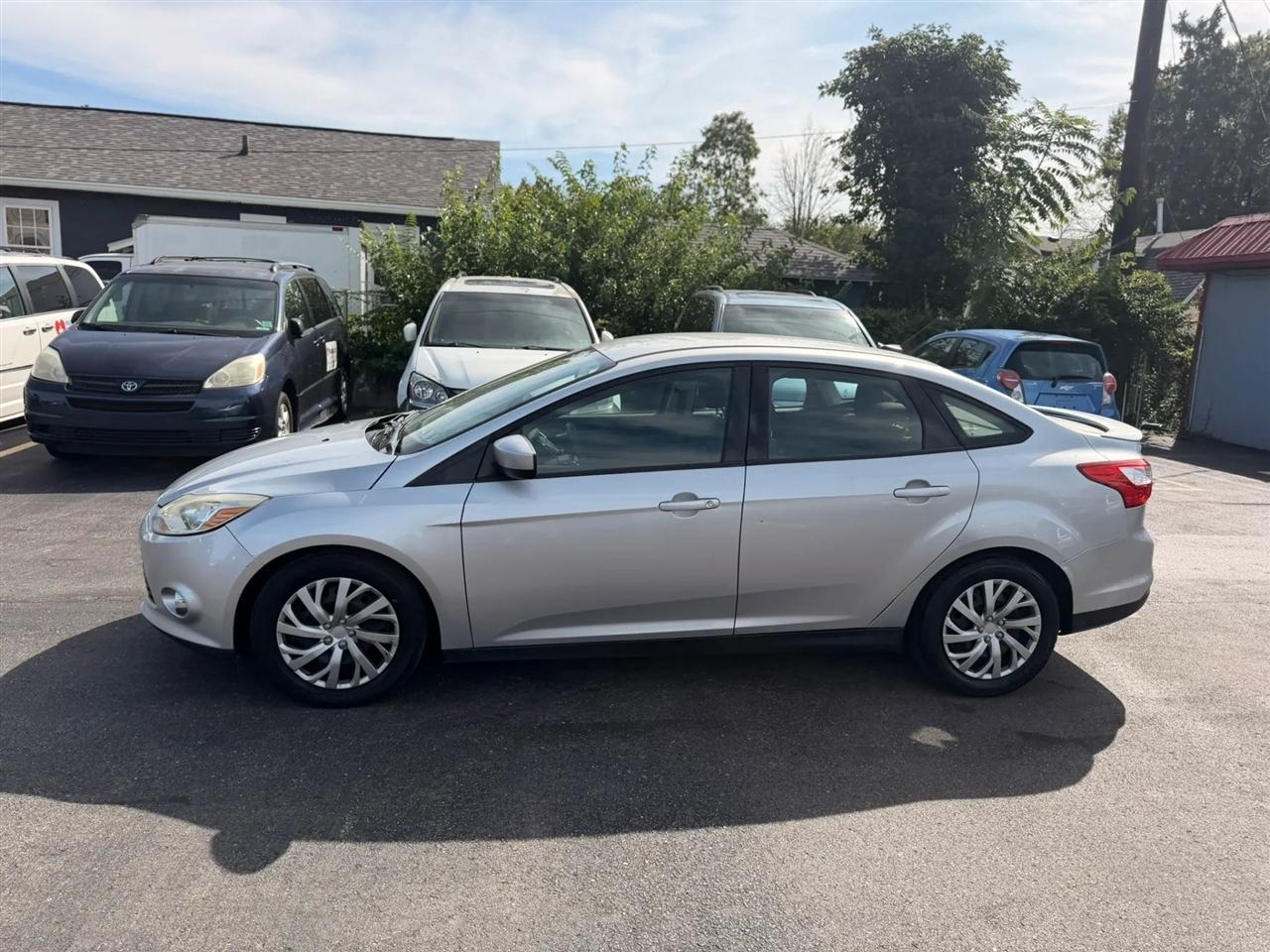 Ford Focus SE Sedan 2012