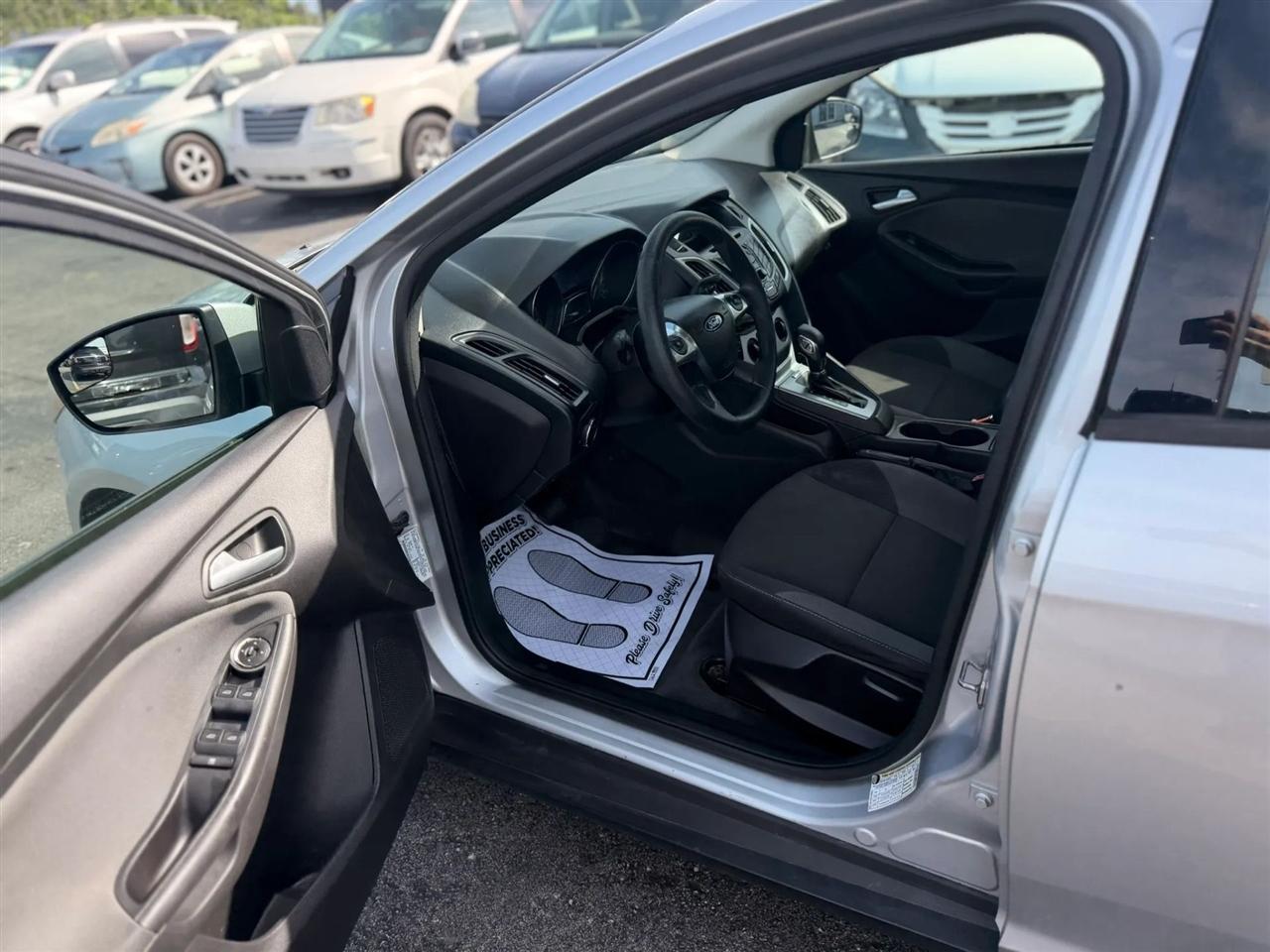 Ford Focus SE Sedan 2012