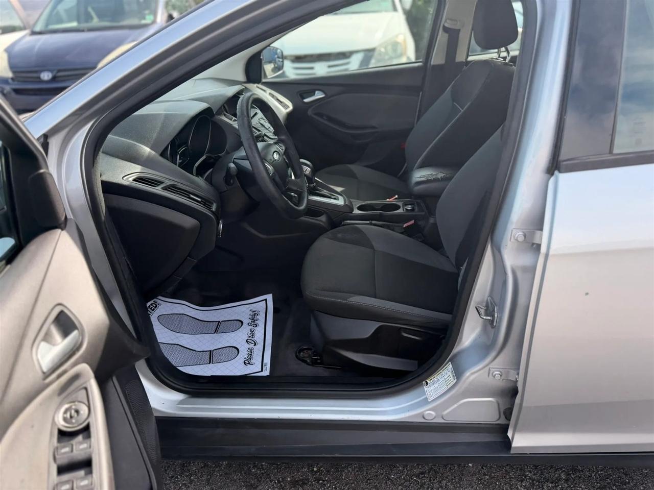 Ford Focus SE Sedan 2012