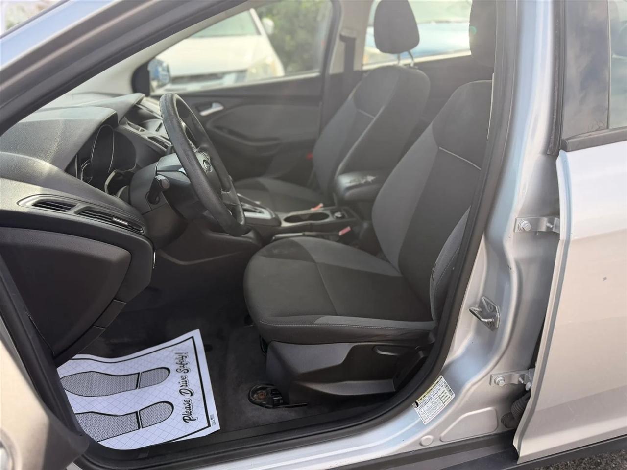 Ford Focus SE Sedan 2012