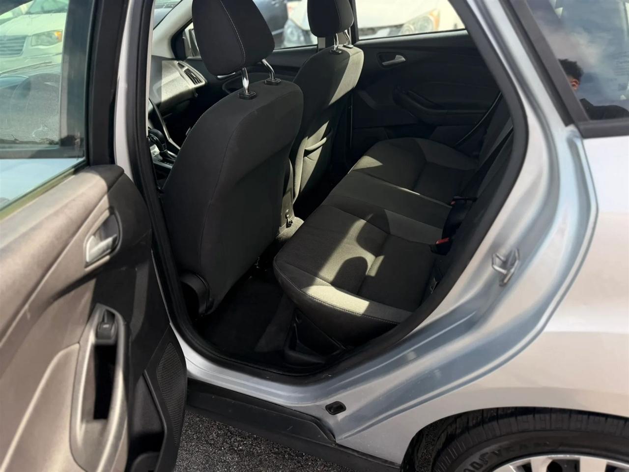 Ford Focus SE Sedan 2012