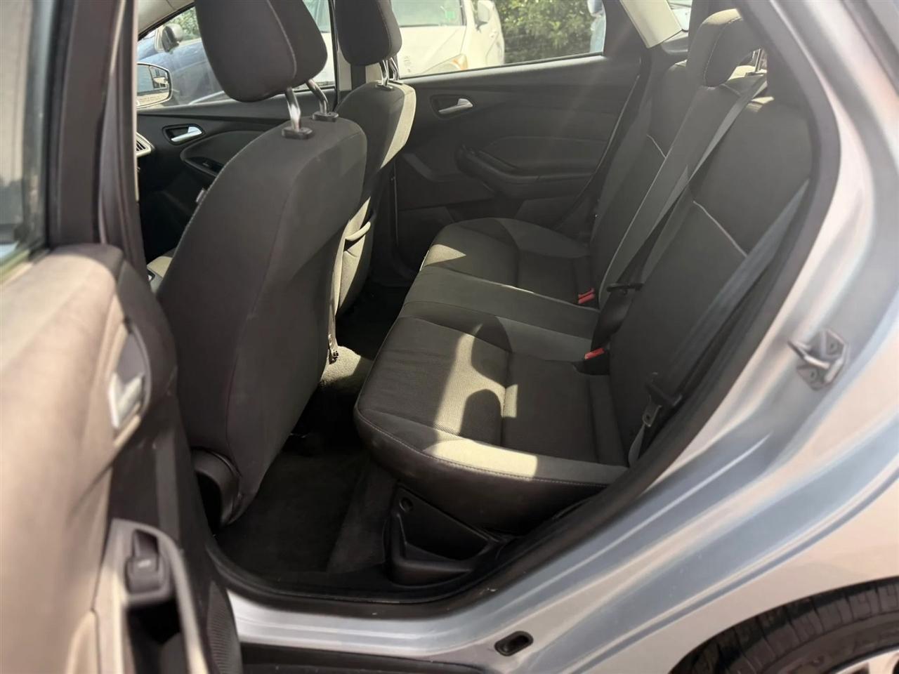 Ford Focus SE Sedan 2012