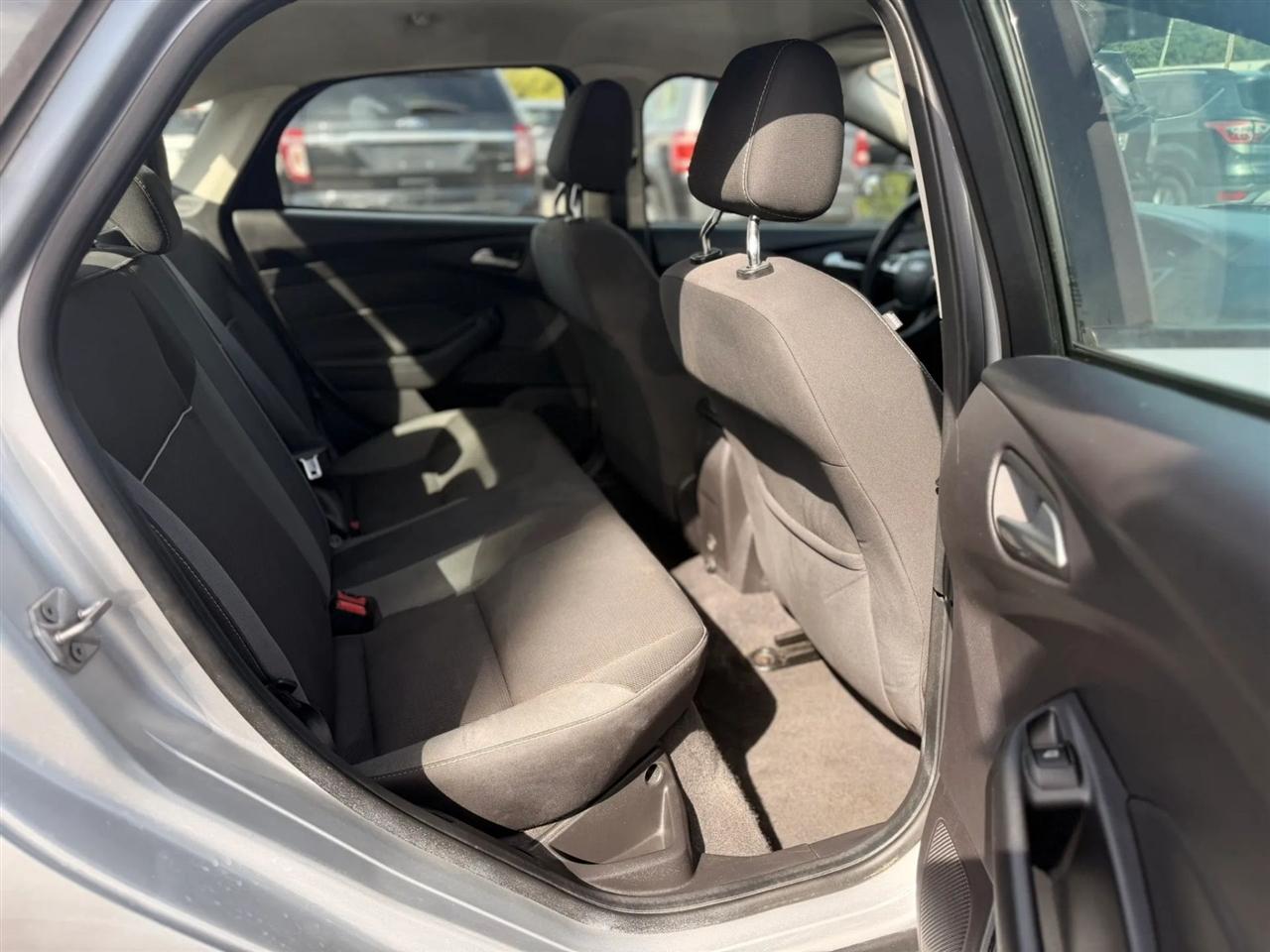 Ford Focus SE Sedan 2012
