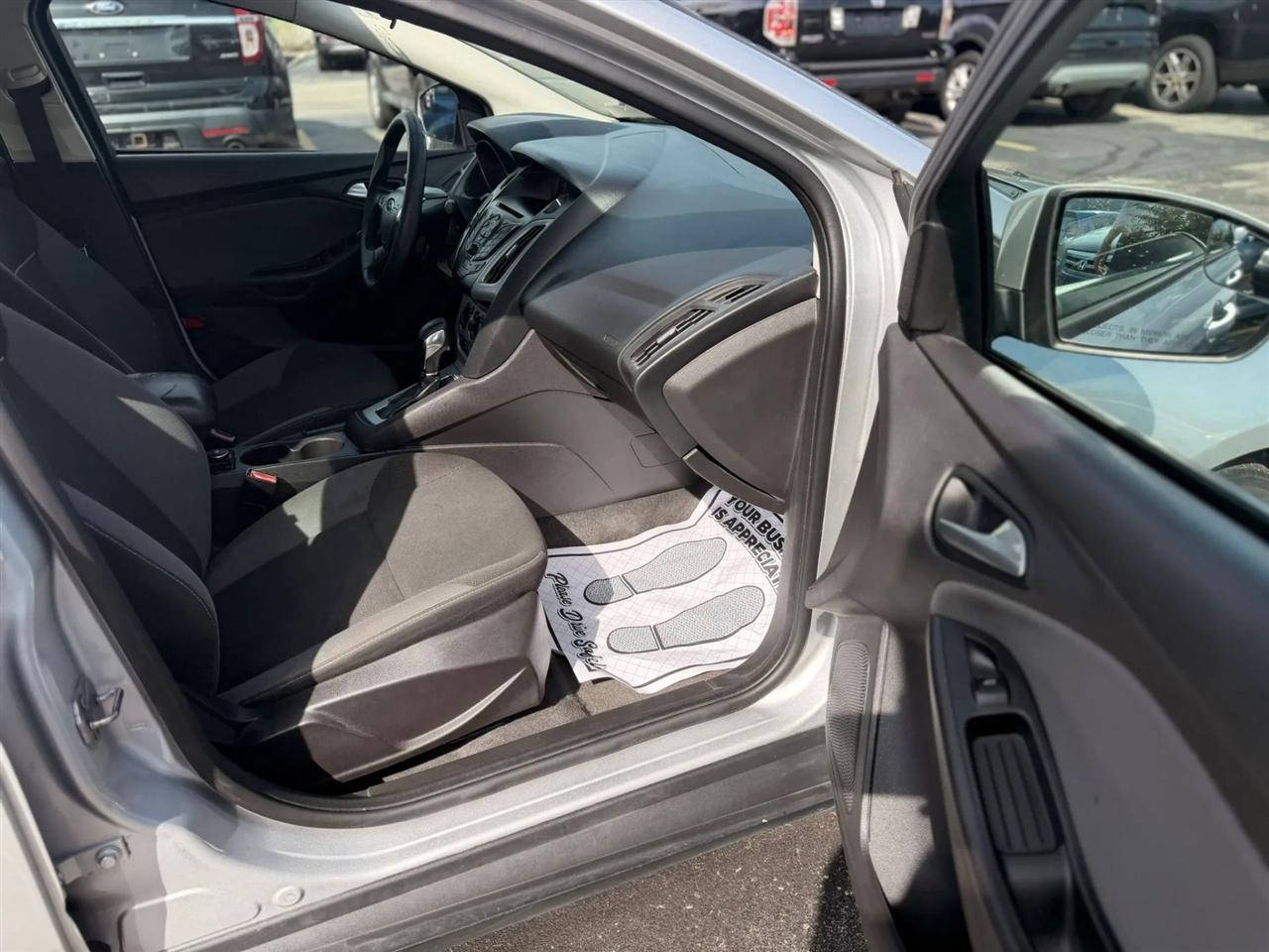 Ford Focus SE Sedan 2012