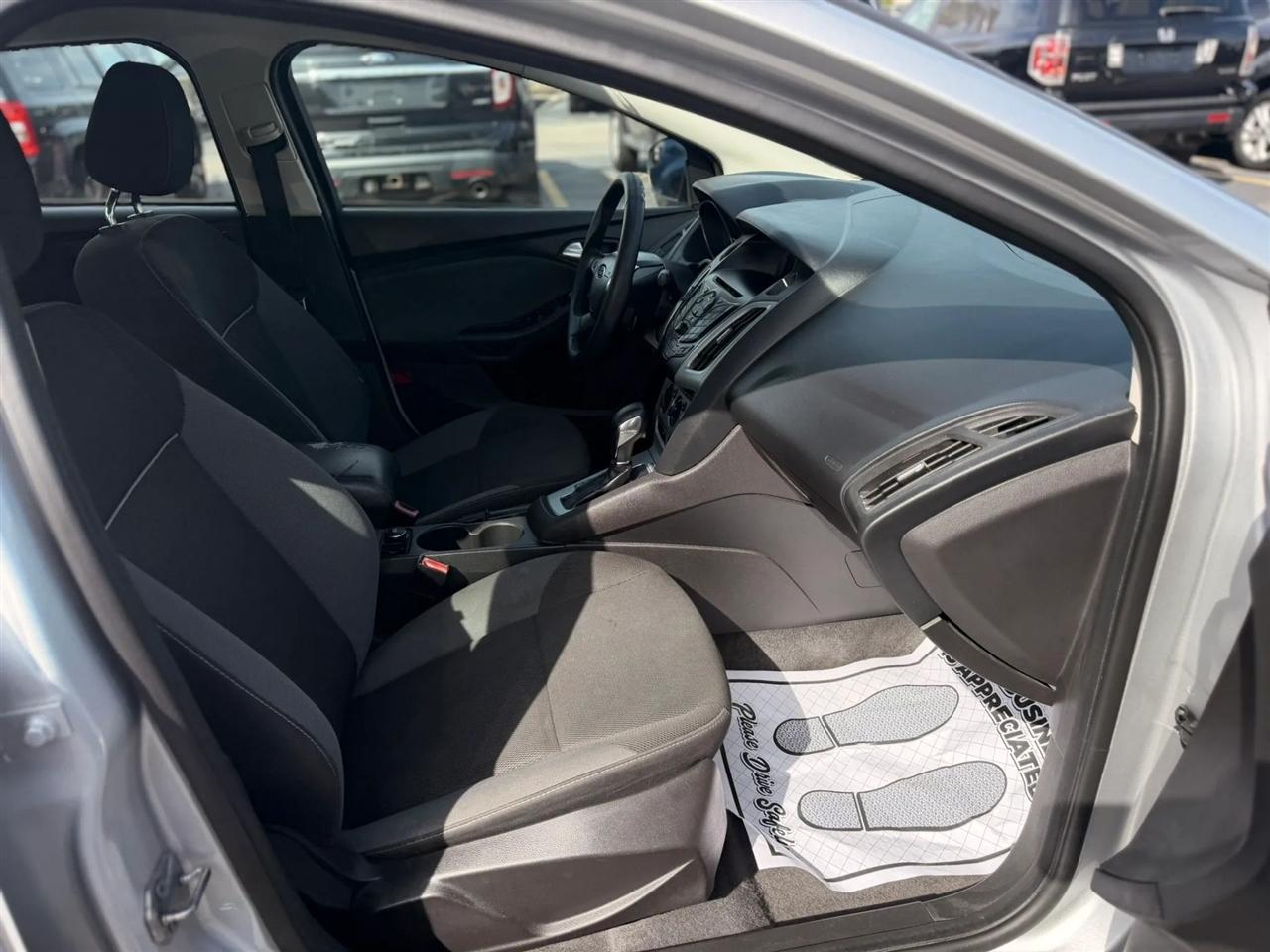 Ford Focus SE Sedan 2012