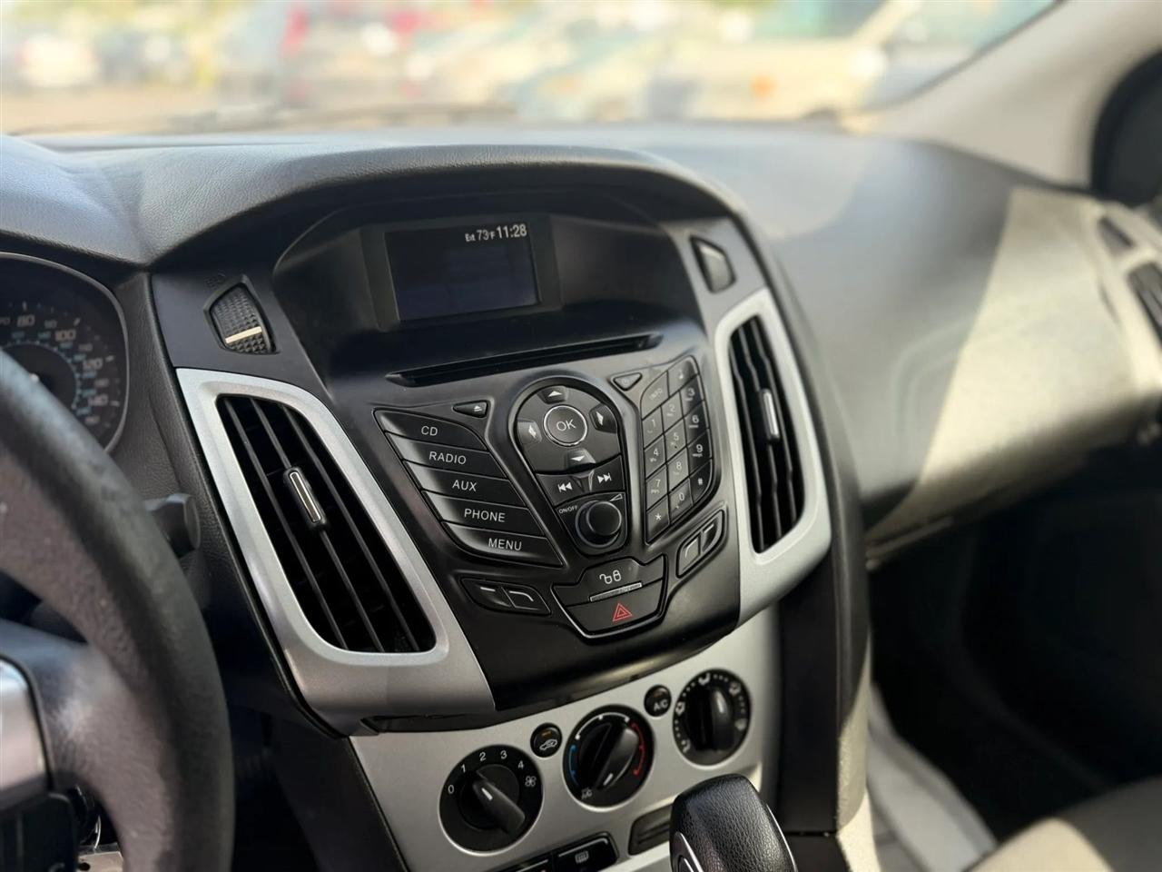 Ford Focus SE Sedan 2012