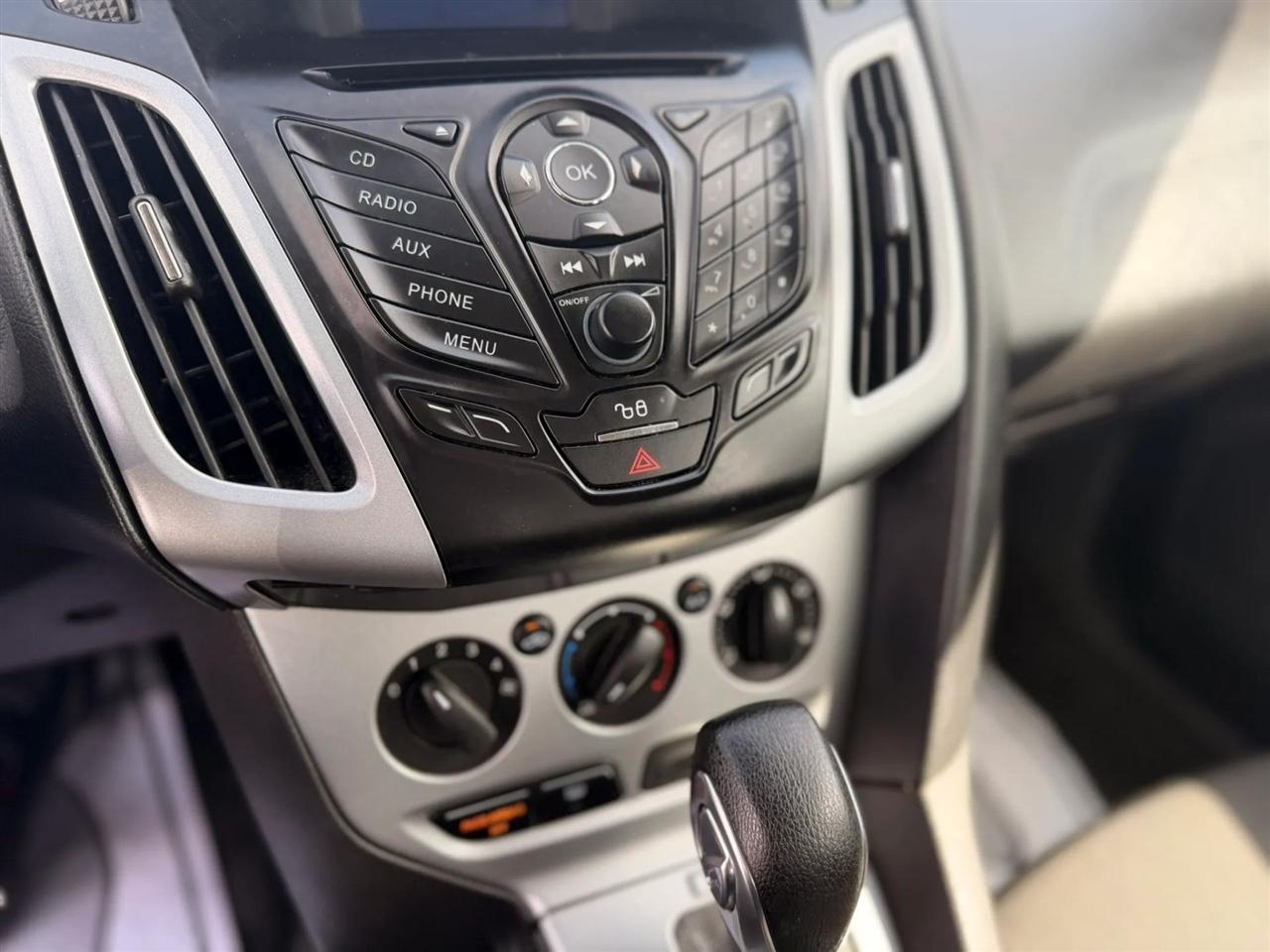 Ford Focus SE Sedan 2012
