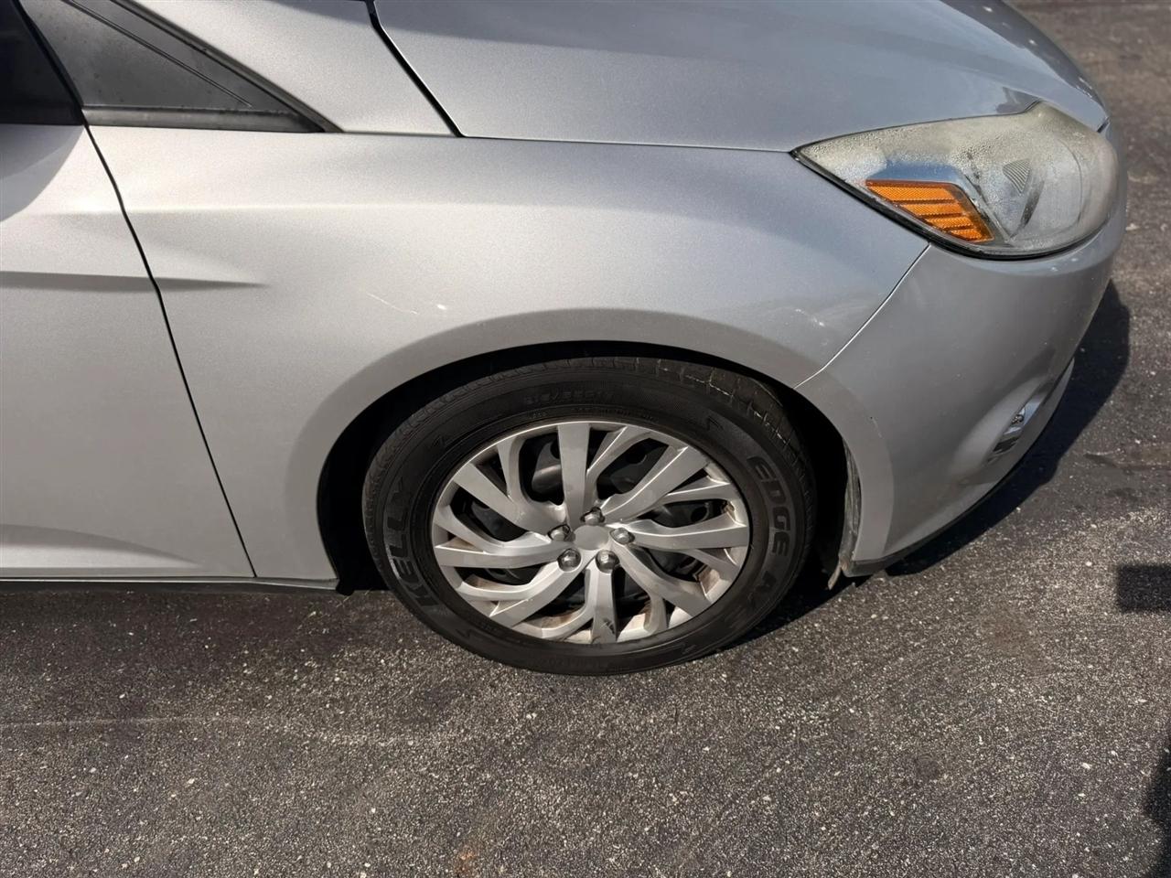 Ford Focus SE Sedan 2012