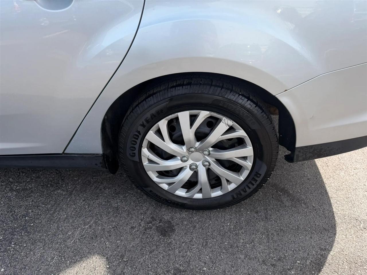 Ford Focus SE Sedan 2012