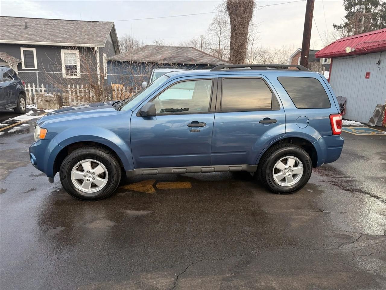 Ford Escape XLT FWD I4 2009