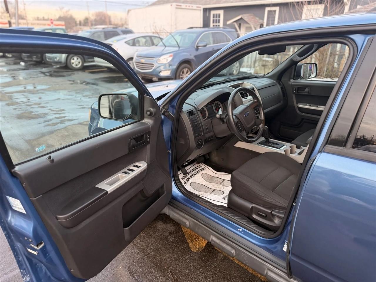 Ford Escape XLT FWD I4 2009