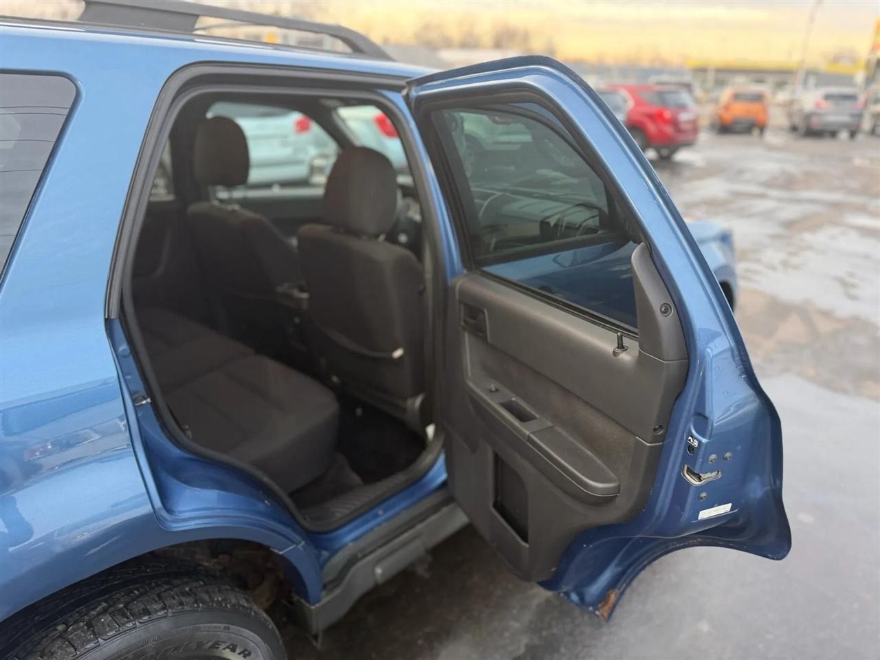 Ford Escape XLT FWD I4 2009