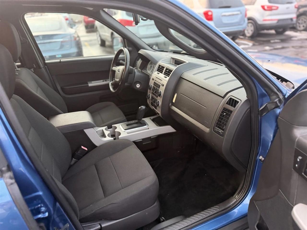 Ford Escape XLT FWD I4 2009