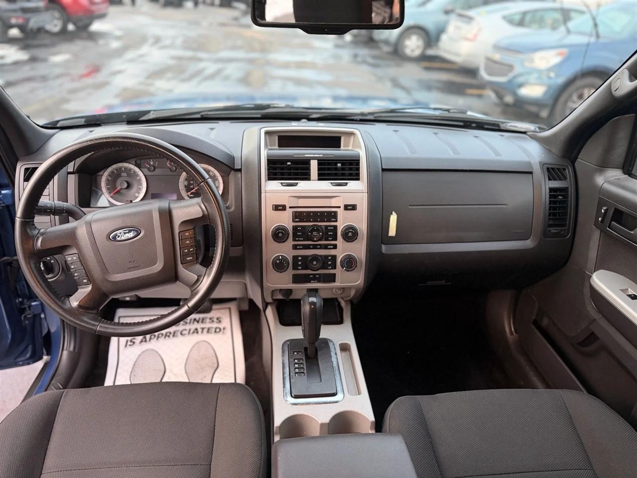 Ford Escape XLT FWD I4 2009