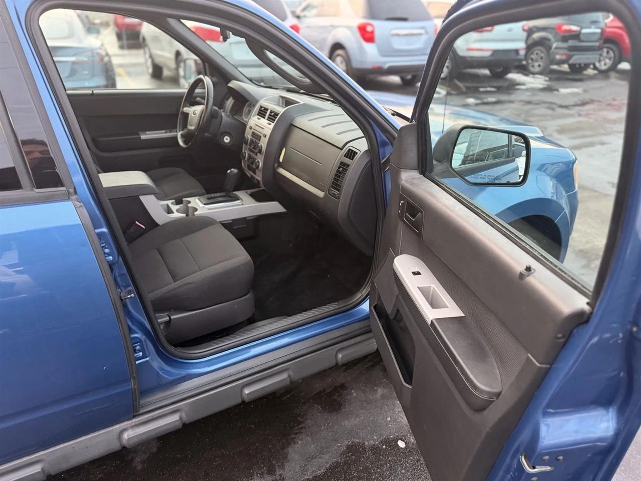 Ford Escape XLT FWD I4 2009