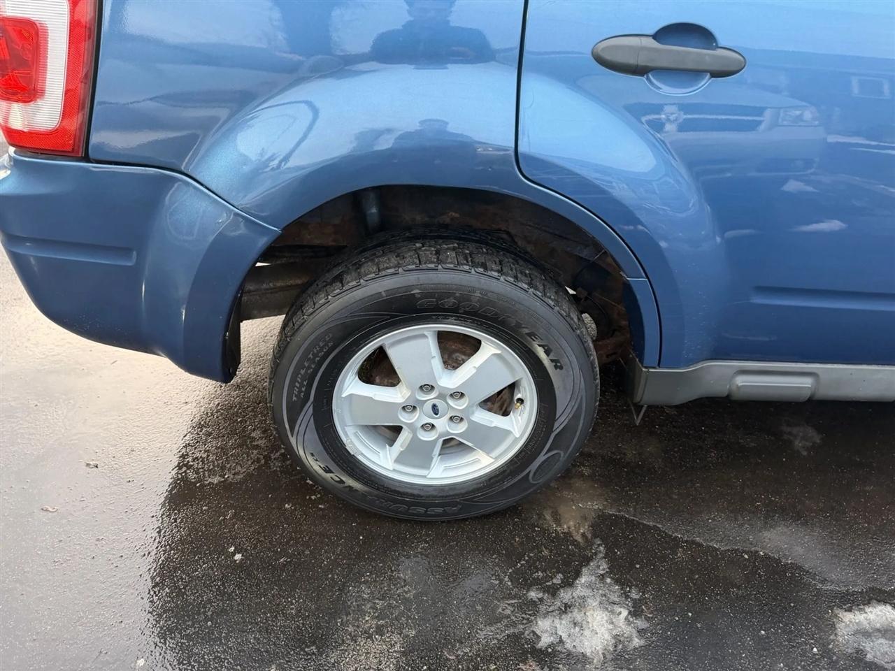 Ford Escape XLT FWD I4 2009