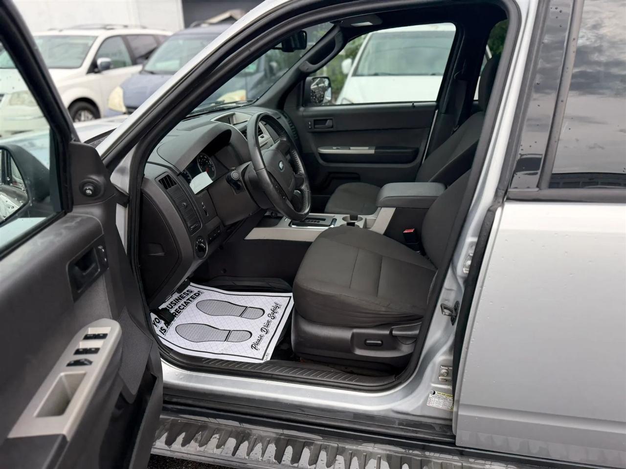 Ford Escape XLT FWD 2010