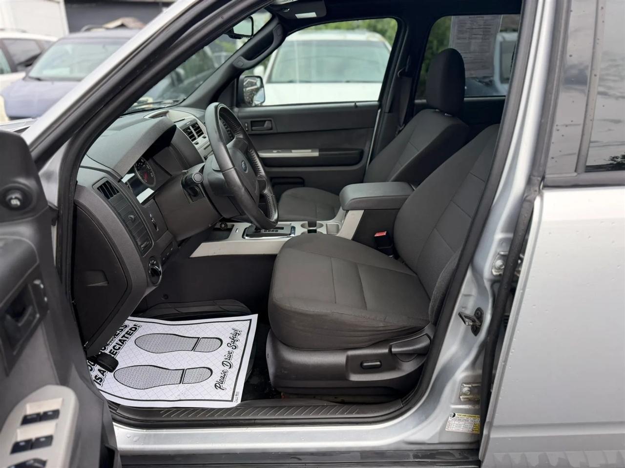 Ford Escape XLT FWD 2010