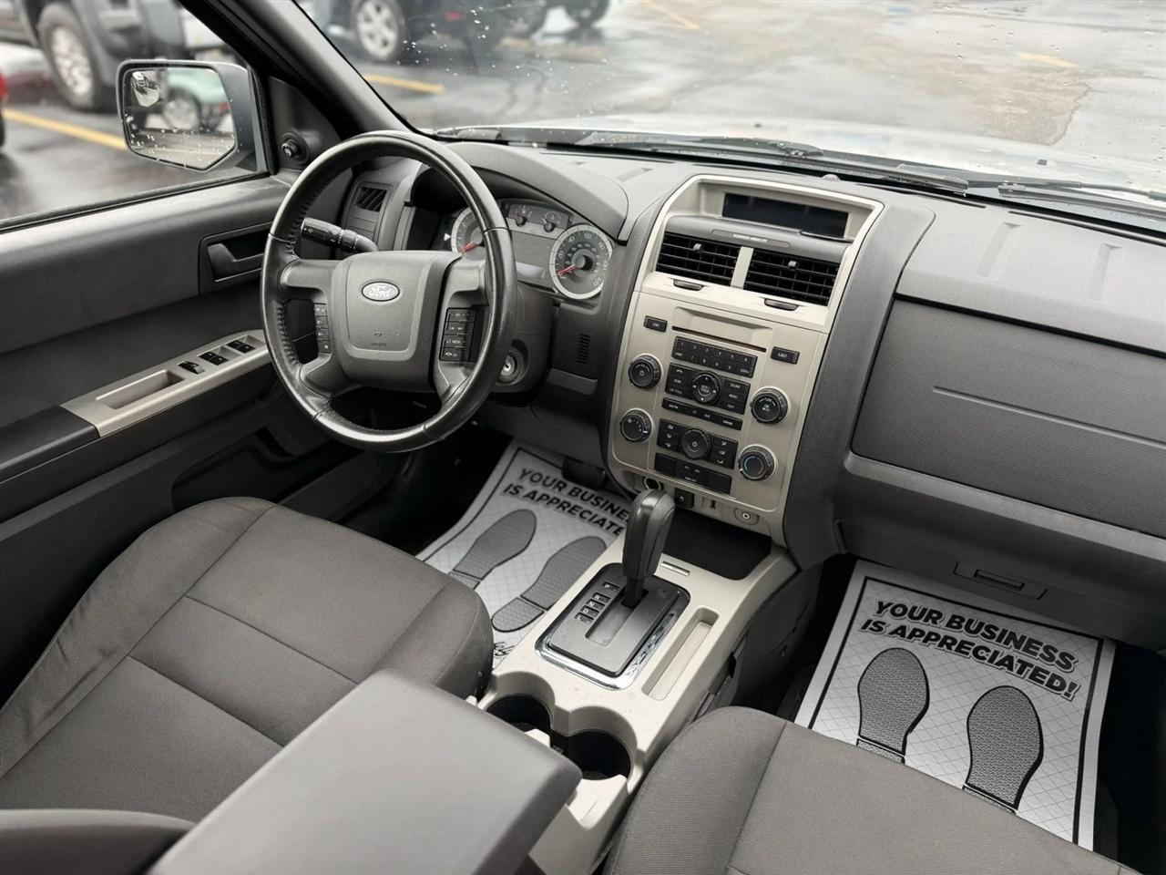 Ford Escape XLT FWD 2010