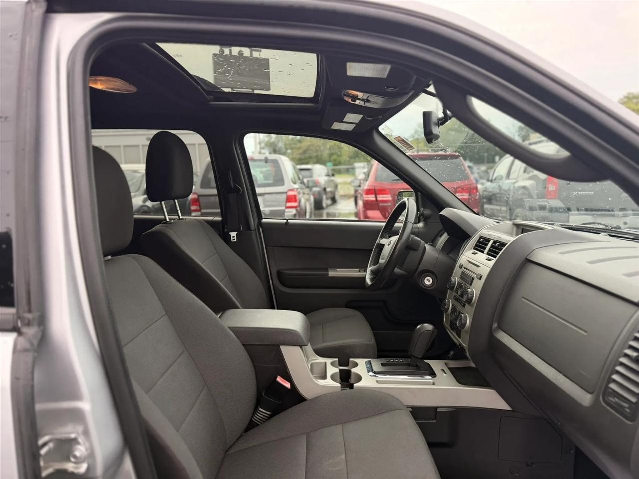 Ford Escape XLT FWD 2010