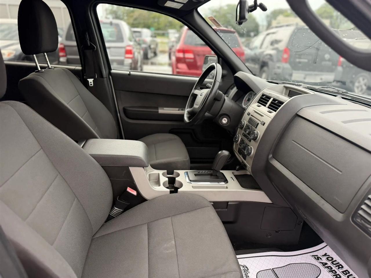 Ford Escape XLT FWD 2010