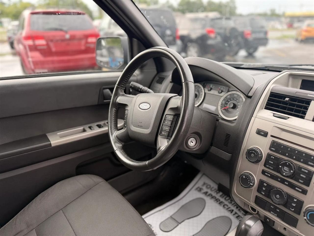 Ford Escape XLT FWD 2010