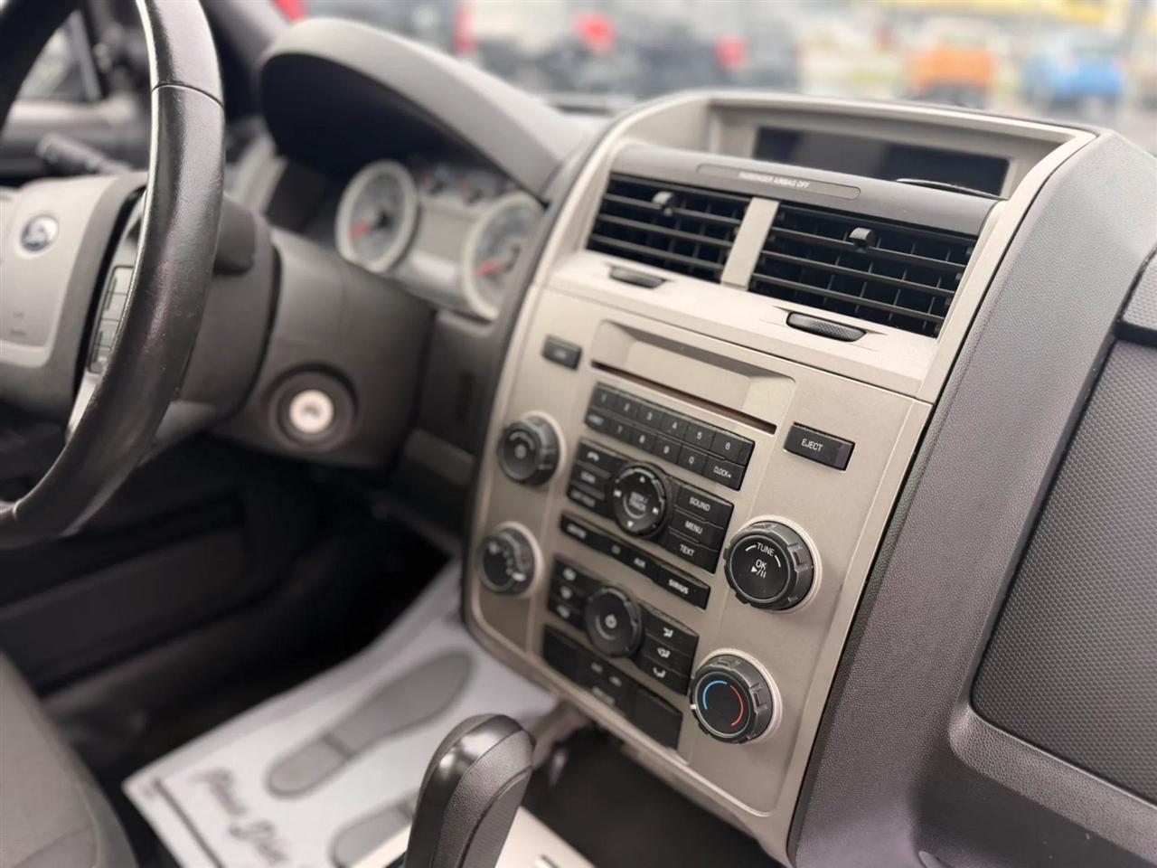 Ford Escape XLT FWD 2010